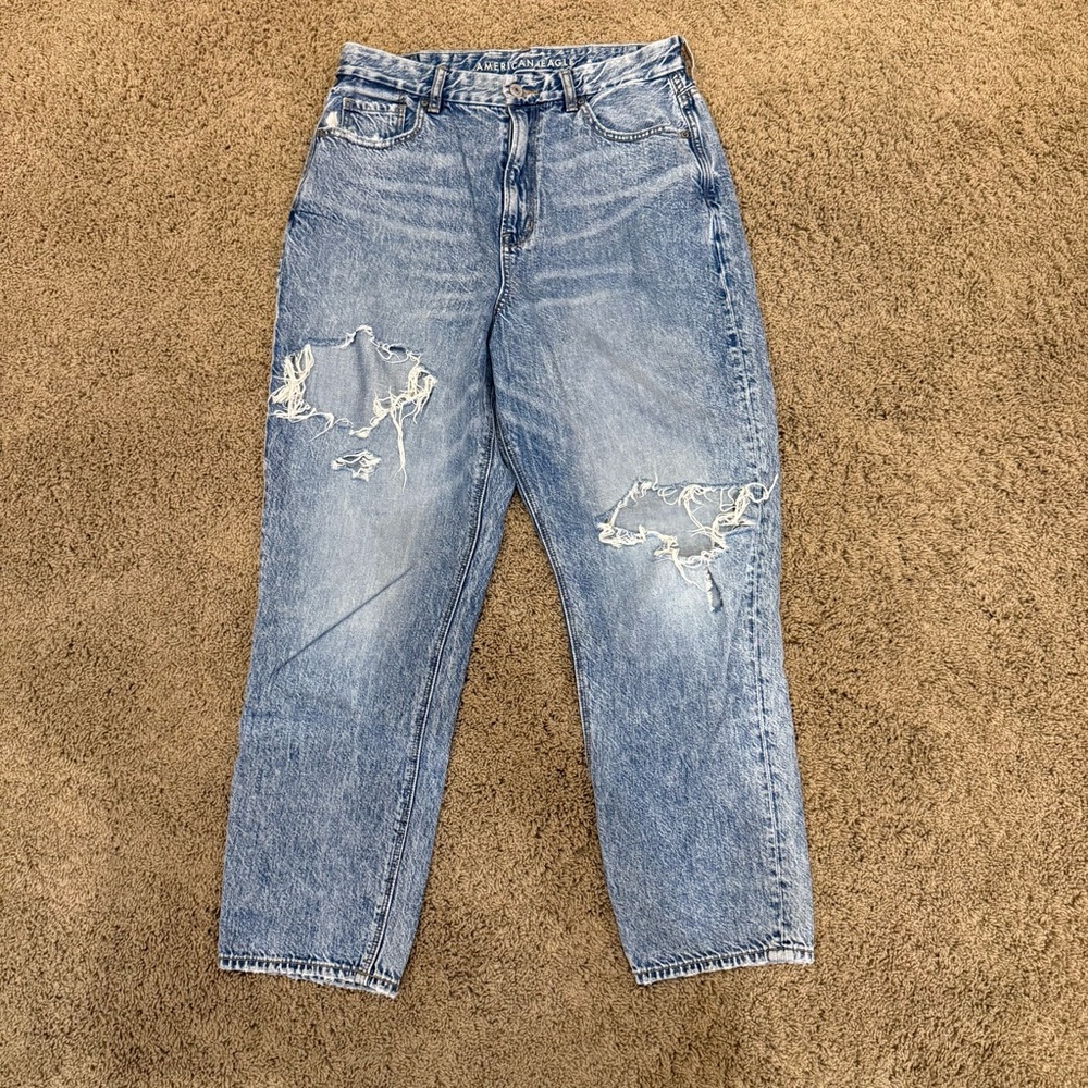 American Eagle Outfitters Light Blue Distressed curvy mom Jeans